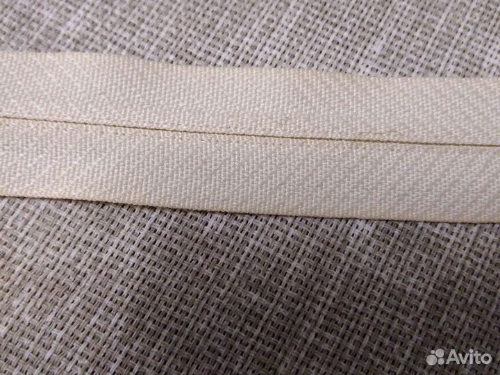 Молния юбочная молочного цвета 18см,№3