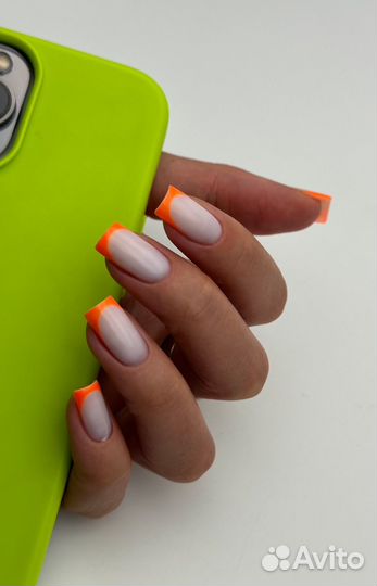 Модель на маникюр