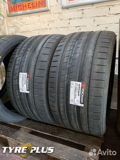 Yokohama Advan Sport V107C 275/35 R22 и 315/30 R22 104Y
