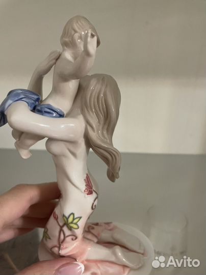 Статуэтка фарфор