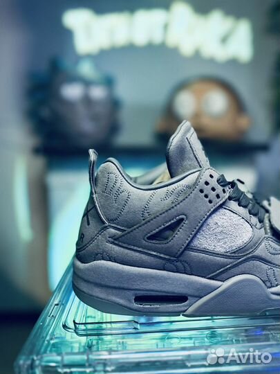 Кроссовки nike air jordan 4 kaws серые