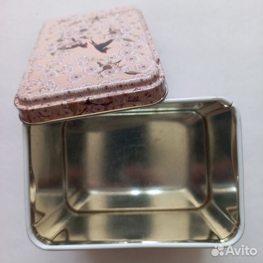 Жестяная баночка