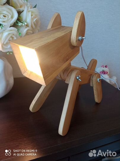 Светильник настольный собака из массива дуба