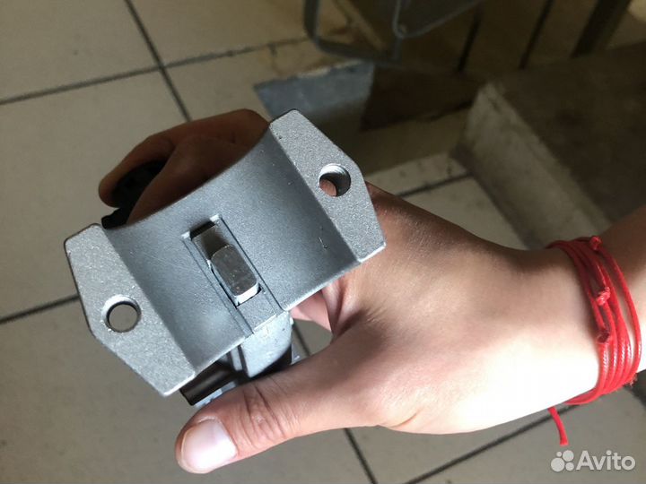 Замок зажигания с контактной группой и ключами