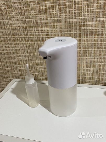 Сенсорный дозатор для жидкого мыла