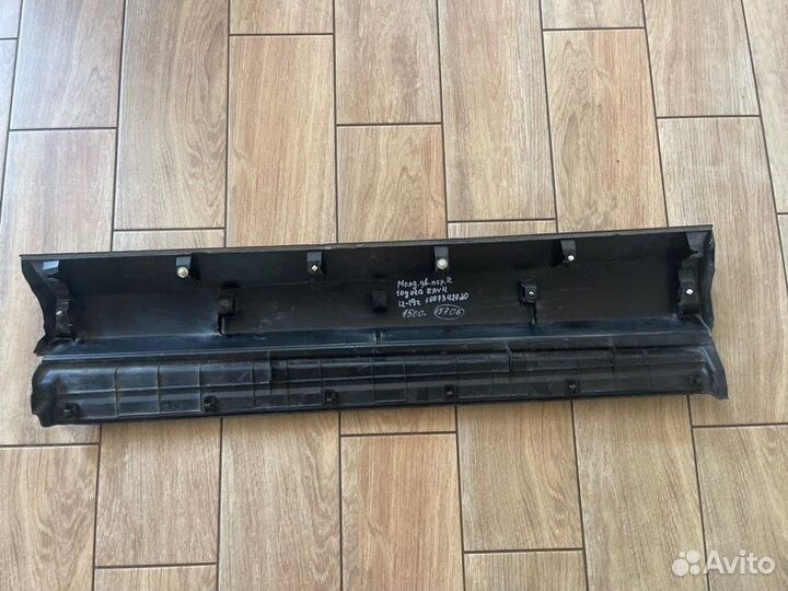 Накладка двери передняя правая Toyota Rav-4 Ca 40