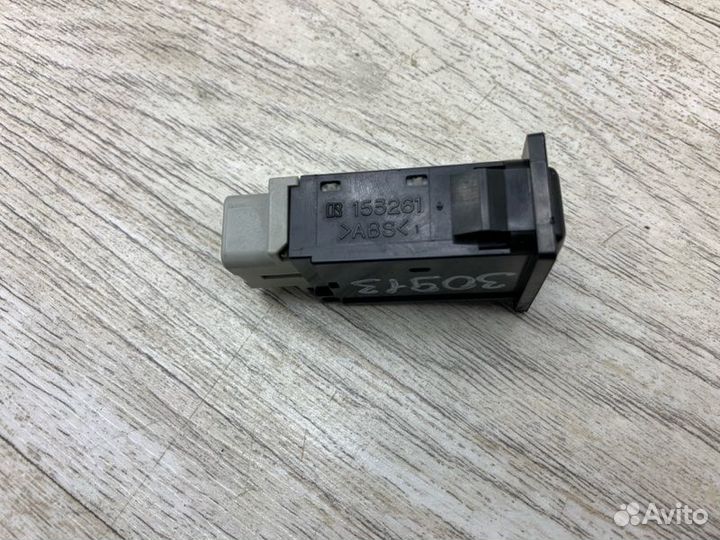 Кнопка обогрева заднего стекла Toyota Avensis