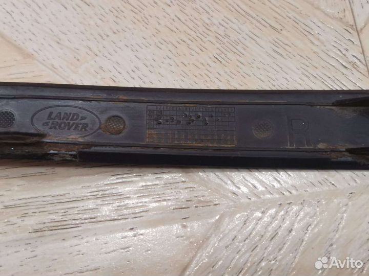Range Roger velar молдинг бампера правый