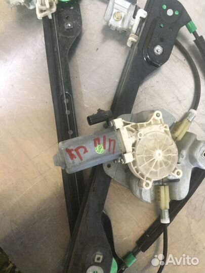 Стеклоподъемник левый правый крайслер C300