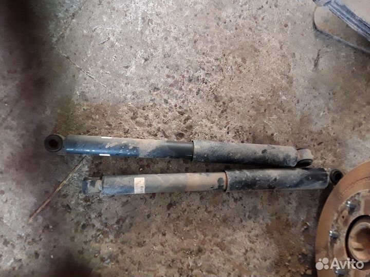 Митсубиси л200 l200 амортизаторы задние