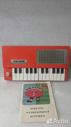 Игрушки (домик кукольный, кукла гдр, кубики