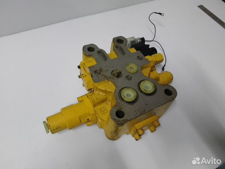 Клапан распределительный крана xcmg 10100170