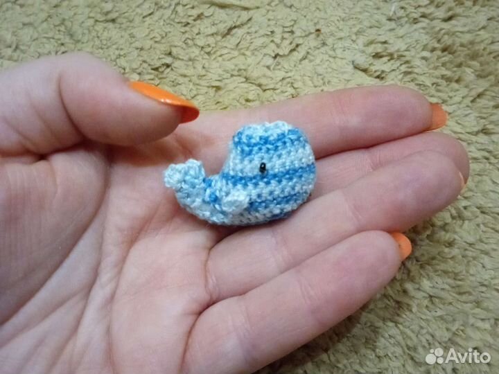 Вязаный значок
