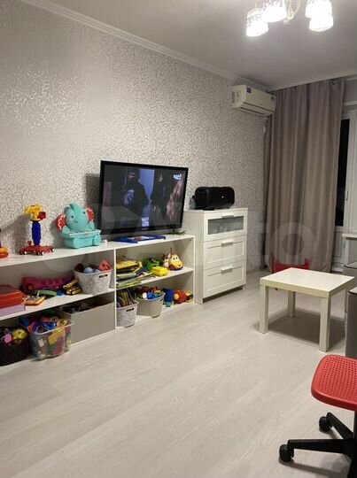 2-к. квартира, 43 м², 9/9 эт.