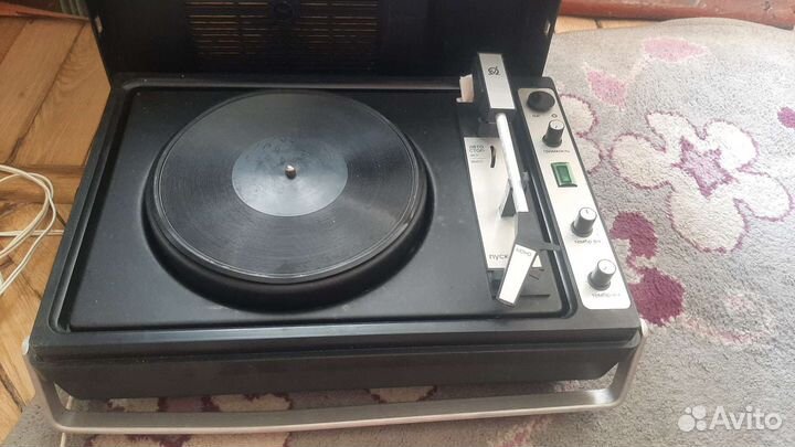 Проигрыватель винила 