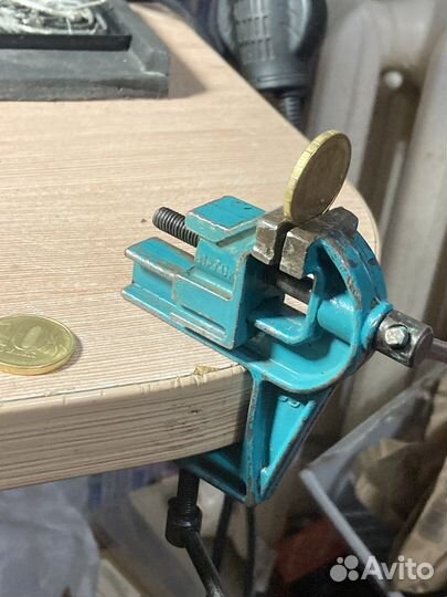 Тиски маленькие СССР настольные раритет