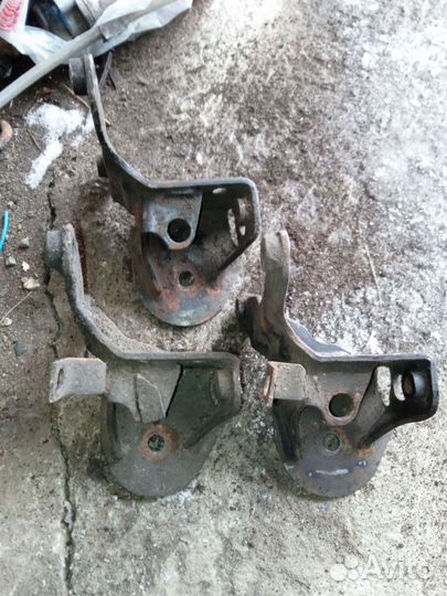 Passat b3 передний кронштейн двигателя