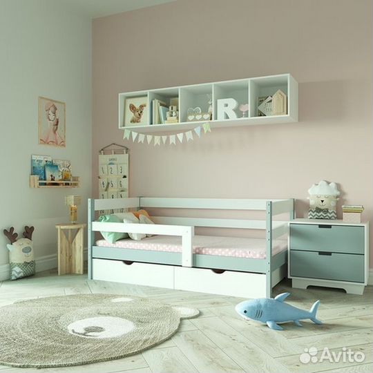 Кроватка с бортиком берёза для малыша софа