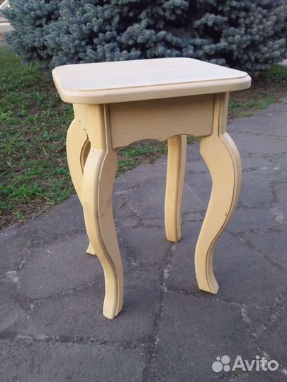 Табурет деревянный