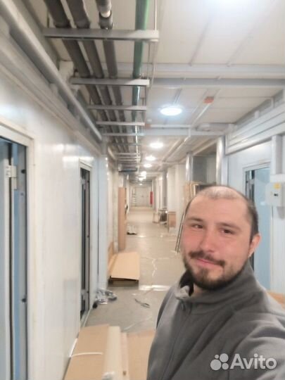 Машинист гусенечного экскаватора