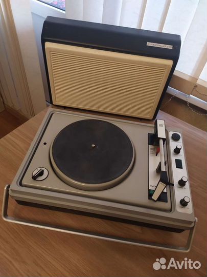 Проигрыватель винила СССР