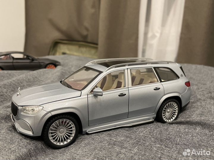 Коллекционная машинка майбх джип