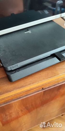 PlayStation 4 slim 1tb