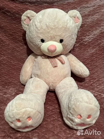 Большой плюшевый медведь