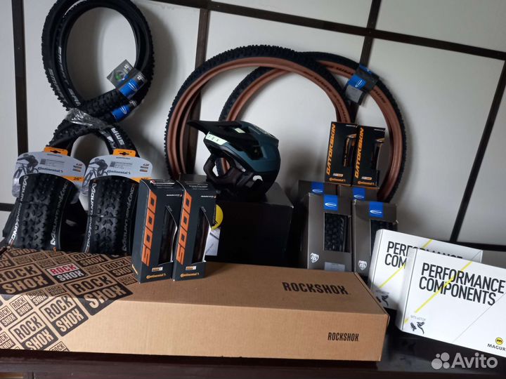 Новые вилки RockShox zeb select RC 29 DebonAir+