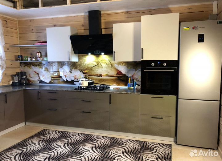 Кухонный гарнитур угловой в Ялте