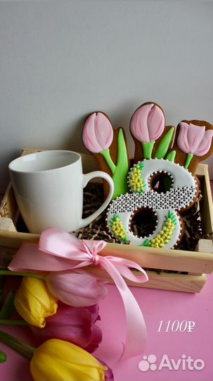 Подарочный набор на 8 марта в ящике с кружкой