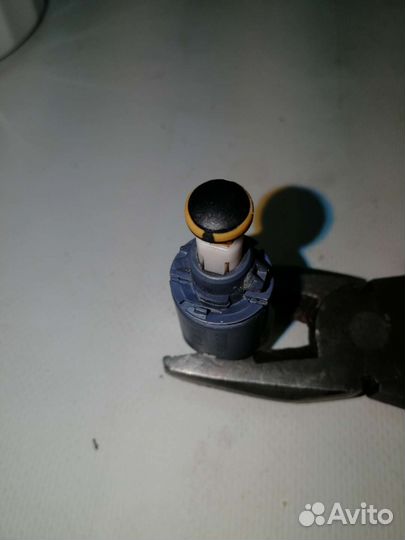 Датчик включения стопсигналов на Renault