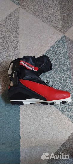 Лыжные ботинки коньковые atomic