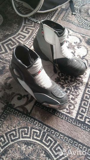 Мотоциклетные ботинки