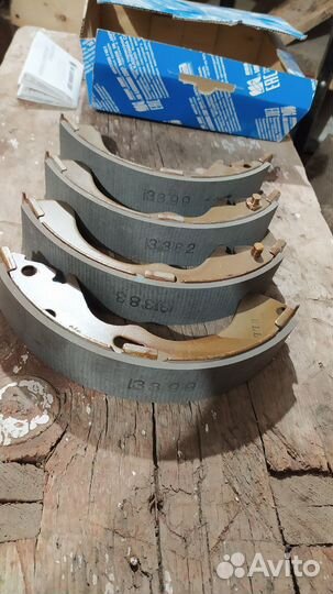 Тормозные колодки задние на Mazda Premacy