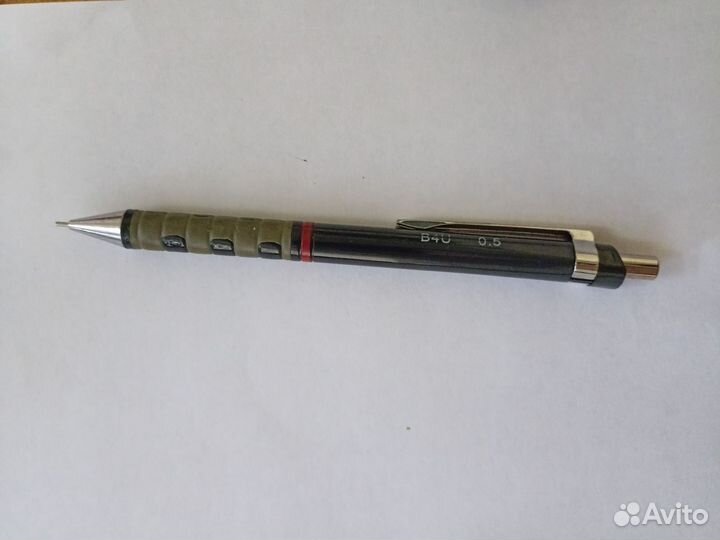 Перьевая ручка с чернилами