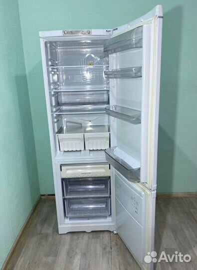 Холодильник Hotpoint-ariston
