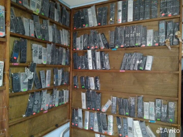 Пульт Akira TC1860F1 для телевизора и DVD-плеера