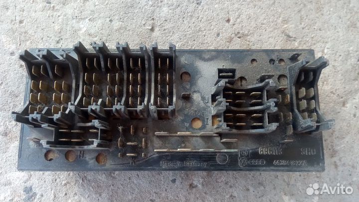 Блок предохранителей vw audi 443941822A