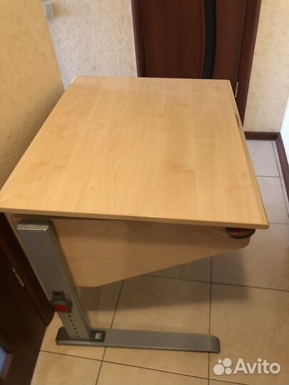 Растущая парта moll