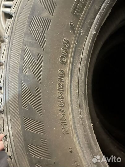 Bridgestone Blizzak DM-V2 215/65 R16