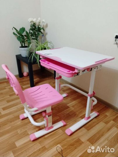 Растущие стол и стул Cubby