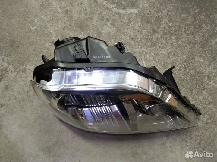 Фара правая Рено Логан