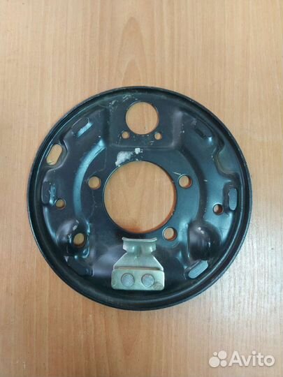 Щит опорный задний левый Ока