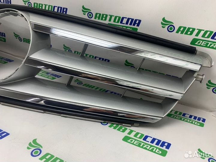 Решетка радиатора передняя Mercedes Benz C-Class