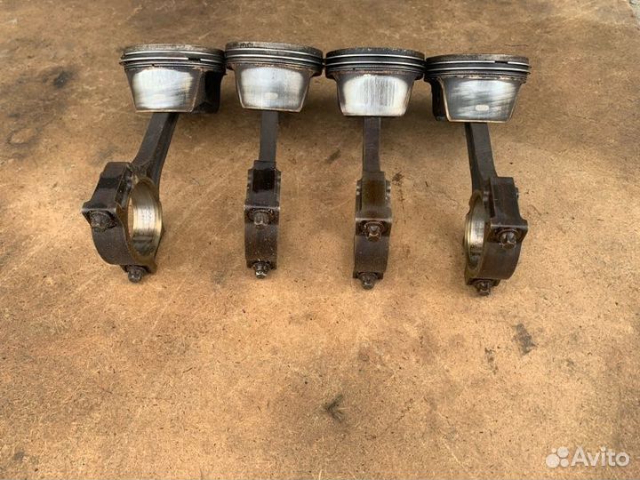 Поршень с шатуном Ford Focus DB hwda 2007