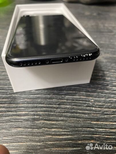 iPhone SE, 64 ГБ