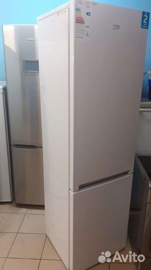 Холодильник с морозильной камерой.Доставка