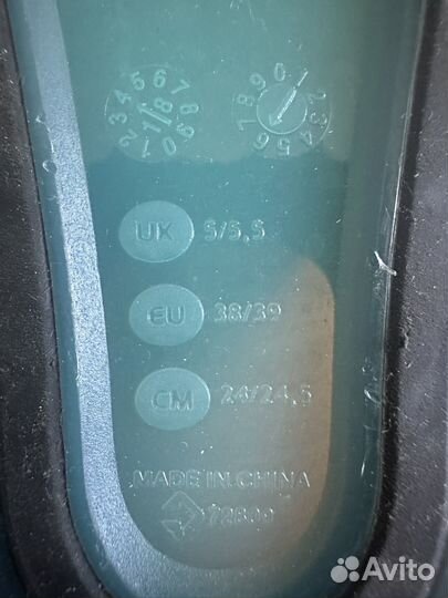 Принадлежности для бассейна: ласты, трубка, очки