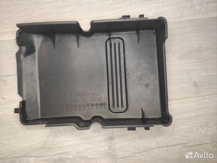 Крышка аккумулятора Мазда 3 бк